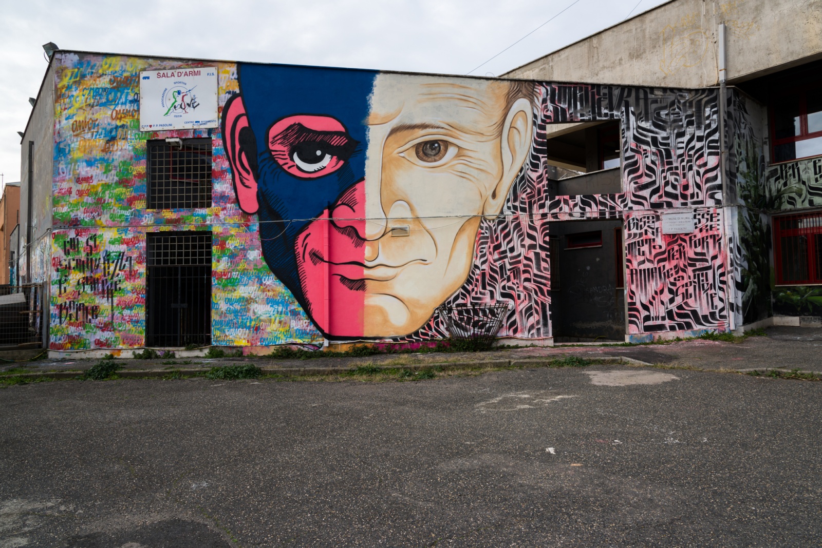 Questo murale è stato realizzato sulla struttura del Centro di Formazione Professionale “Pier Paolo Pasolini”. Gli autori sono Omino71 e Mr.Klevra.