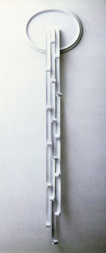 LA FONTANA . 1980 - Pellicole cinematografiche e smalto su tavola, cornice ovale, teca di plexiglass, cm. 200 x 60 x 12
Collezione Pietro Marino, Bari
