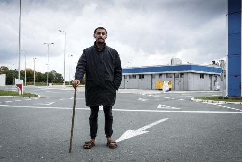 Abdul from Afghanistan, farmer. Adaševci, Serbia 2017.
Abdul left Afghanistan with a group of friends. They tried to cross the Serbian borders, but after several failed attempts, since a year they are blocked in Serbia. They would like to reach Germany and to find a job.